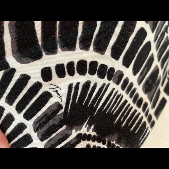 Trina Turk pants with pockets, size small - Picture 4 of 4